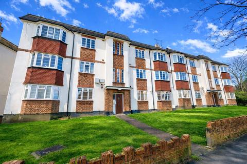 2 bed property, in Amblecote Road, £165,000