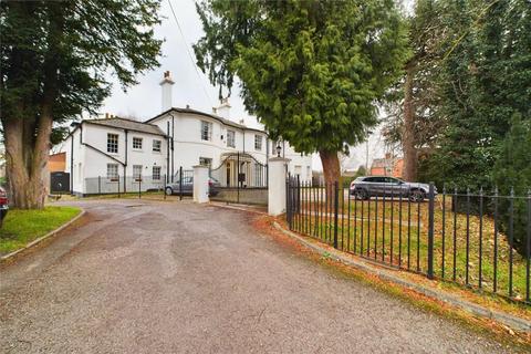 1 bed property, in Wilton Road, £158,000
