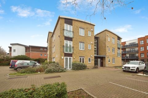 2 bed property, in Romside Place, £250,000