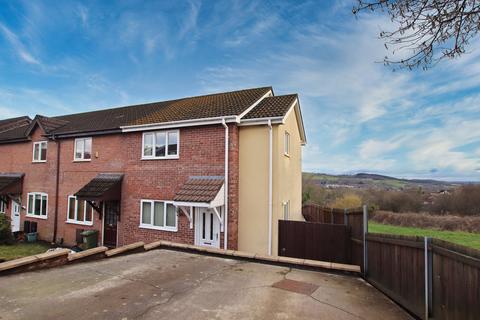 2 bed property, in Clos Creyr, £220,000