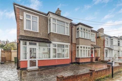 3 bed property, in Holme Lacey Road, £750,000