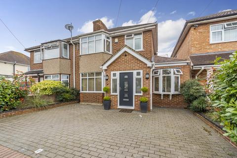 3 bed property, in Southcroft, £500,000