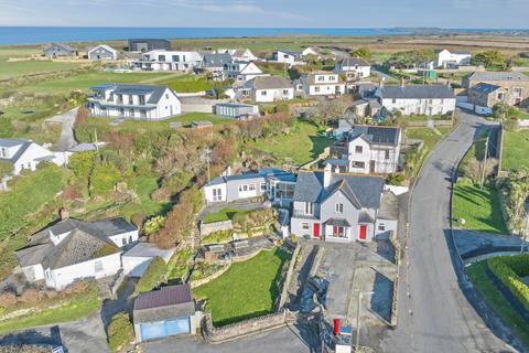 Land, in Gem House, £950,000
