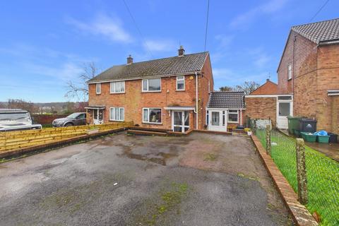 2 bed property, in Parkend Walk, £225,000