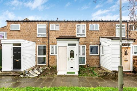 3 bed property, in Halston Close, £725,000