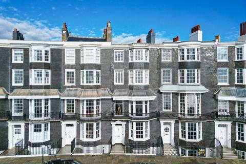5 bed property, in Royal Crescent, £3,000,000