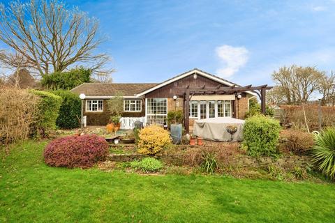 5 bed property, in Langham Road, £750,000