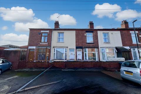 2 bed property, in Westwood Road, £170,000