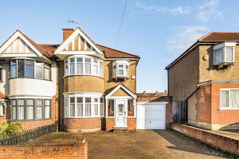 3 bed property, in Victoria Road, £650,000