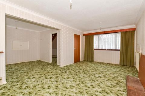 4 bed property, in Beechwood, £520,000