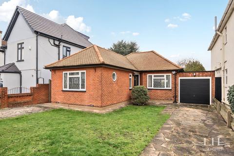3 bed property, in Lambs Lane North, £575,000