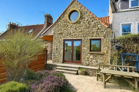 3 bed property, in Gourlays Wynd, £185,000