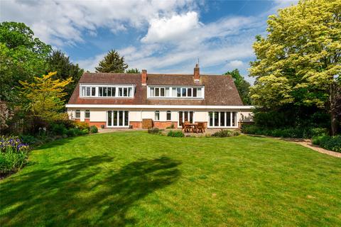 6 bed property, in Church End, £895,000