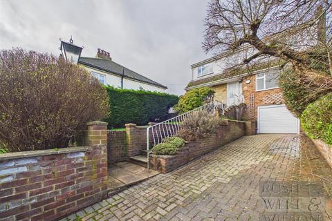 3 bed property, in Ashford Road, £415,000