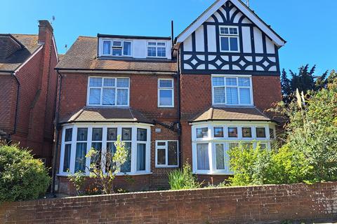 2 bed property, in St. Annes Road, £224,950