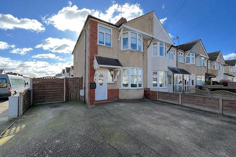 3 bed property, in Northumberland Avenue, £475,000