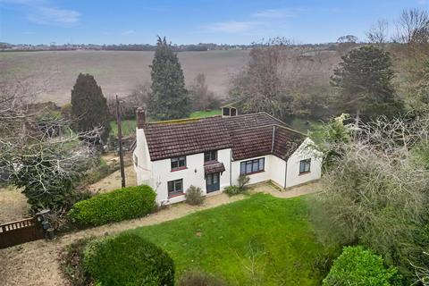 4 bed property, in Ravens Green, £600,000