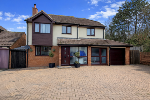 4 bed property, in Eagle Close, £495,000