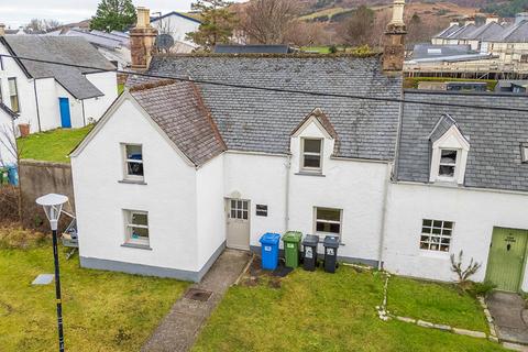 8 bed property, in Market Street, £330,000