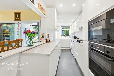 4 bed property, in Moordown, £475,000