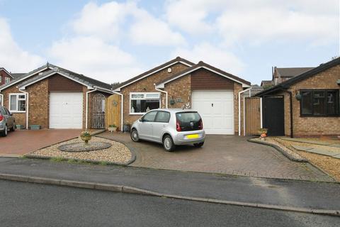 2 bed property, in Shearwater Drive, £300,000