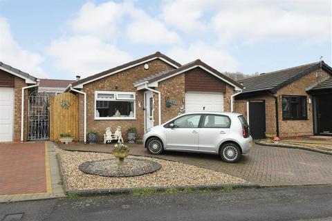 2 bed property, in Shearwater Drive, £300,000