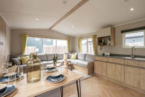 2 bed property, in Manor Park Caravan Site, £41,995
