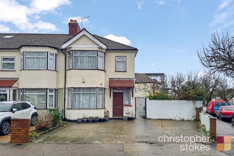 3 bed property, in Northfield Road, £500,000