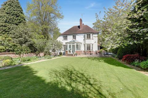 5 bed property, in Redcliffe Road, £650,000
