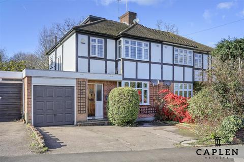 4 bed property, in Loughton Way, £750,000