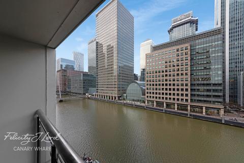 2 bed property, in Discovery Dock Apartments East, £650,000