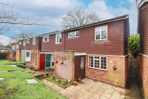 4 bed property, in Lea Springs, £400,000