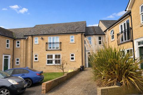 2 bed property, in Station Road, £190,000