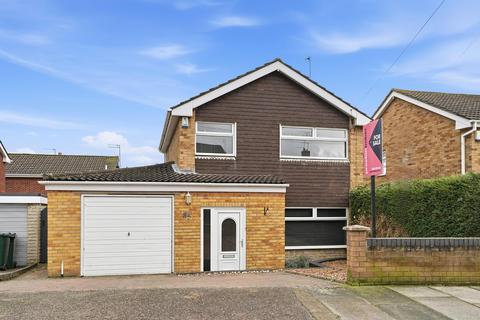 3 bed property, in Cantley Manor Avenue, £230,000