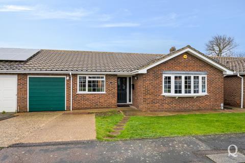 3 bed property, in Regency Close, £475,000