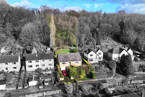 3 bed property, in Wood Lane, £439,950