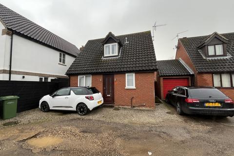 2 bed property, in Chatsfield, £210,000
