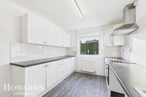 2 bed property, in Cranesbill Road, £200,000