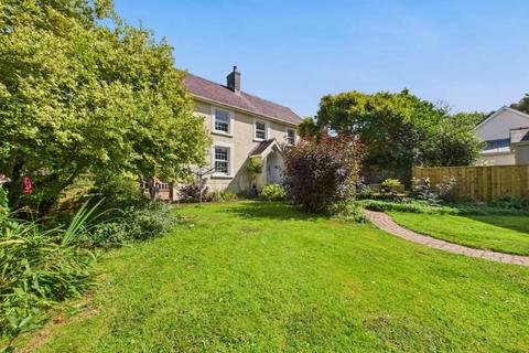 5 bed property, in Walton East, £300,000