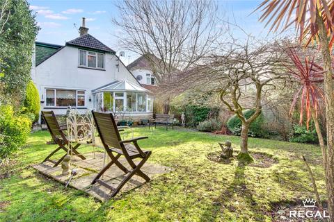 3 bed property, in Cheriton Avenue, £530,000