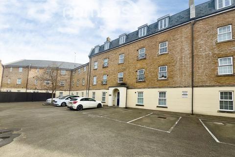 2 bed property, in Copperfields, £130,000