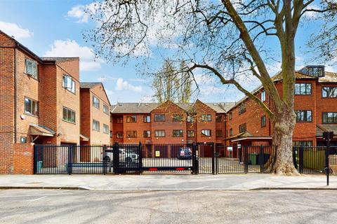 30 bed property, in St Helens Gardens, £8,160,750