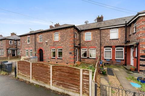 3 bed property, in Oaklands Road, £225,000