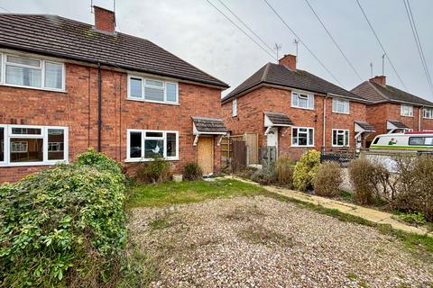 2 bed property, in Rail Ground, £175,000