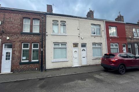 2 bed property, in Essex Street, £75,000