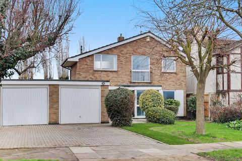 4 bed property, in Wyatts Drive, £785,000