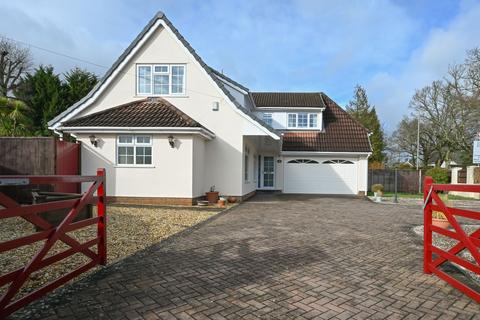 3 bed property, in Ringwood Road, £555,000