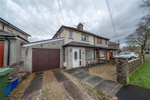 2 bed property, in Castle Grove, £300,000