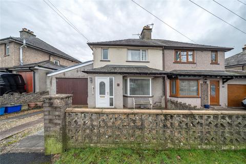 2 bed property, in Castle Grove, £300,000