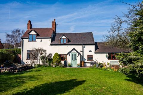 3 bed property, in Farmhouse Cottage, £650,000